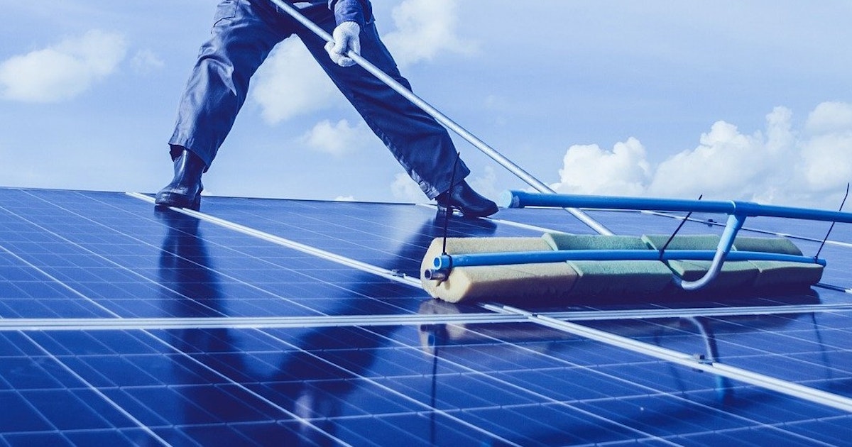 A Simple Guide to Clean, Portable Solar Power 1 How to clean solar panels: 5 tried and tested ways — RatedPower