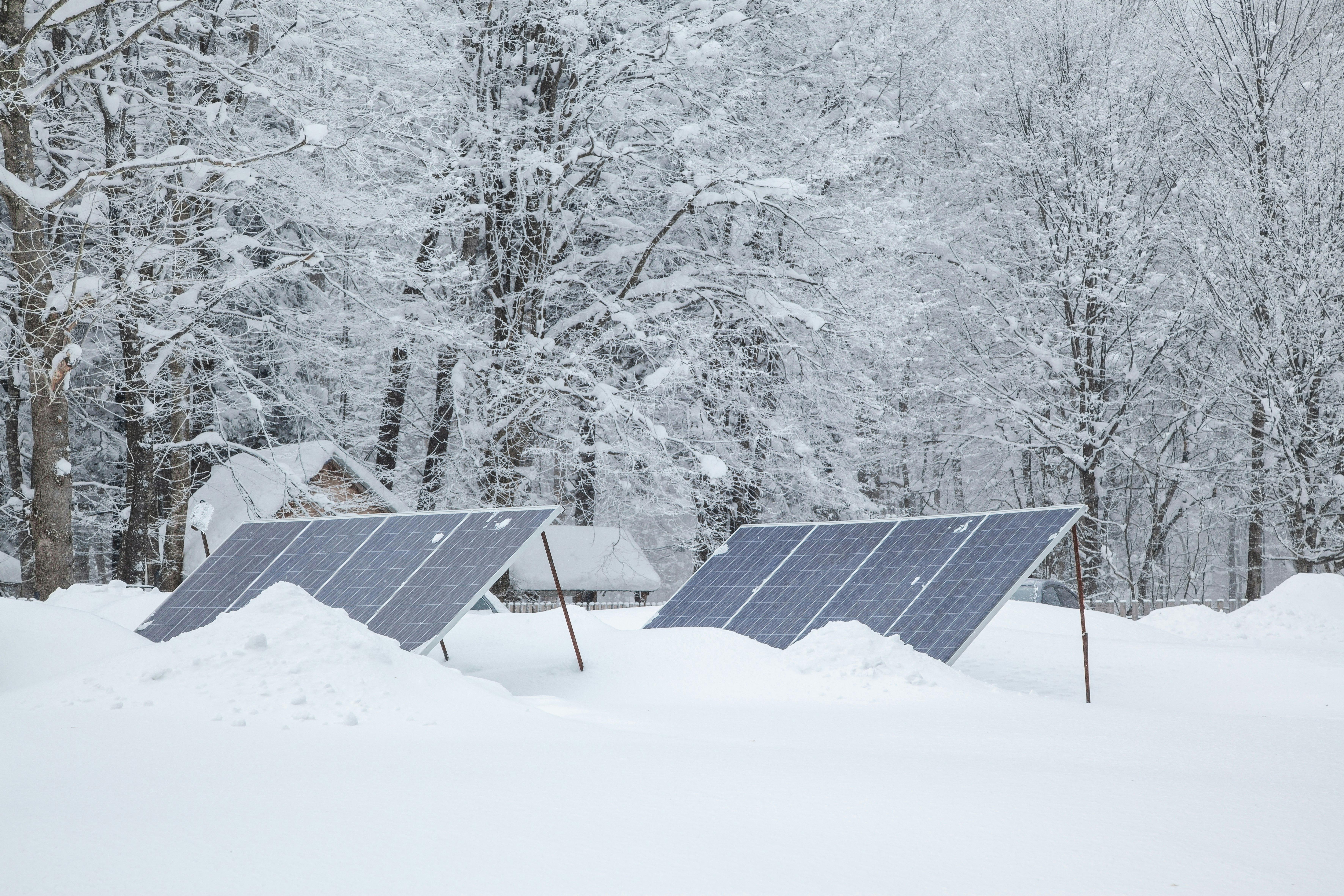 Can solar panels still work in the winter?