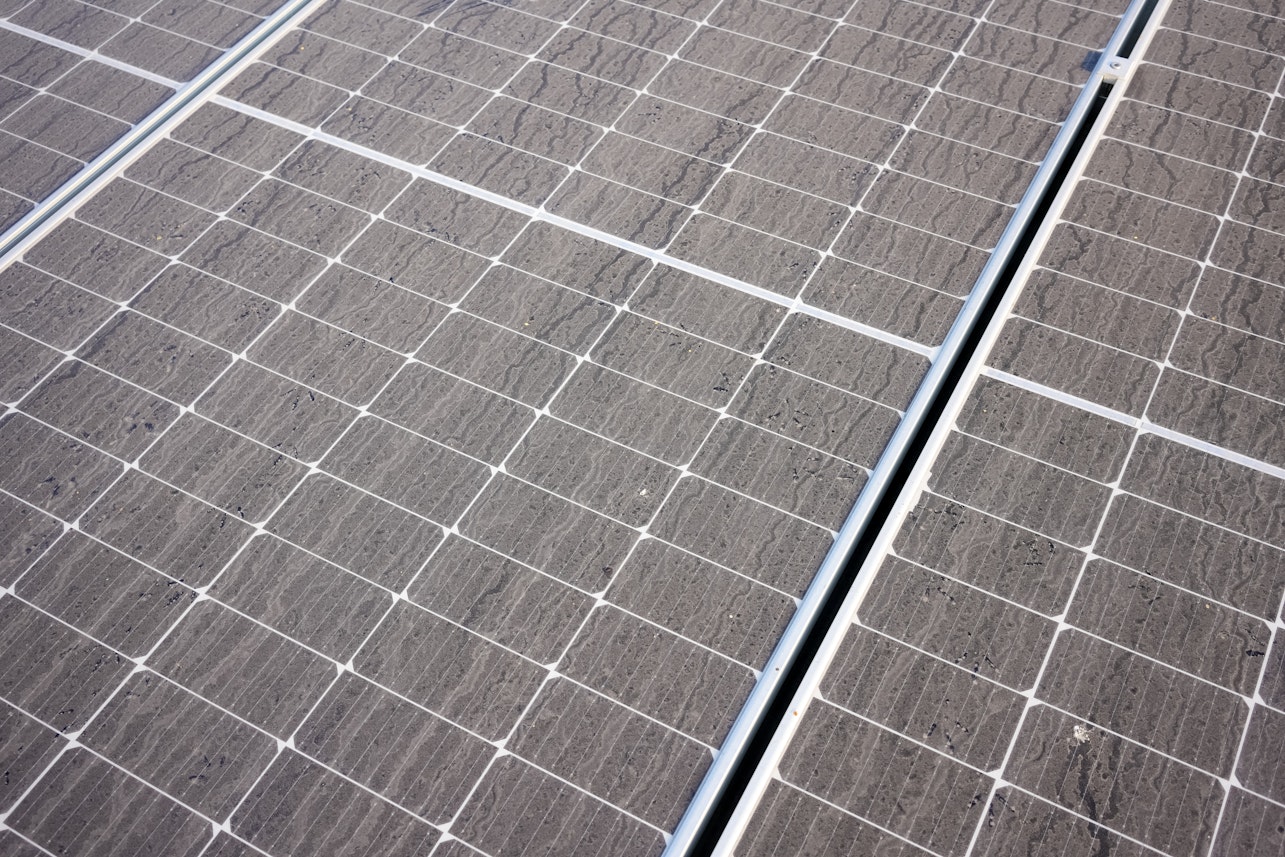 dirty-solar-panels-dusty-blocking-sunlight-reduce-efficiency-solar-energy