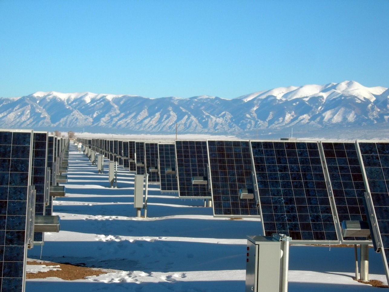 The bright side of cold weather: solar panels efficiency