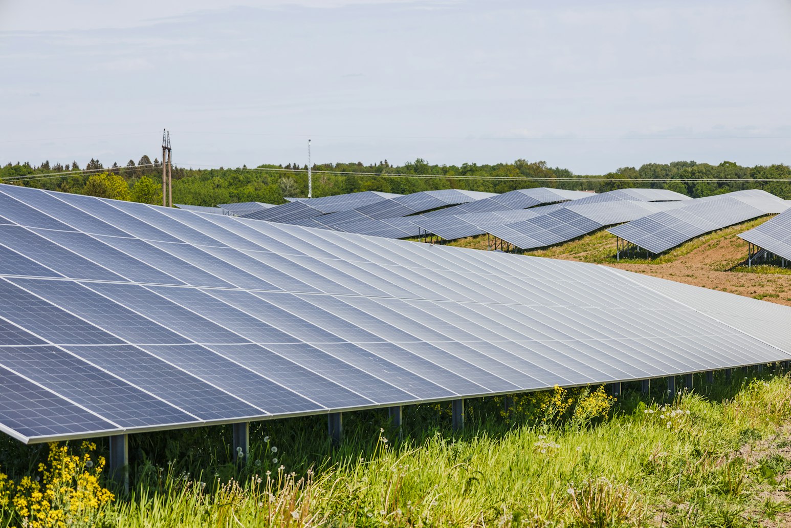 Simulating your site as it is: near shading, bifacial modules & terrain aware backtracking | Webinar